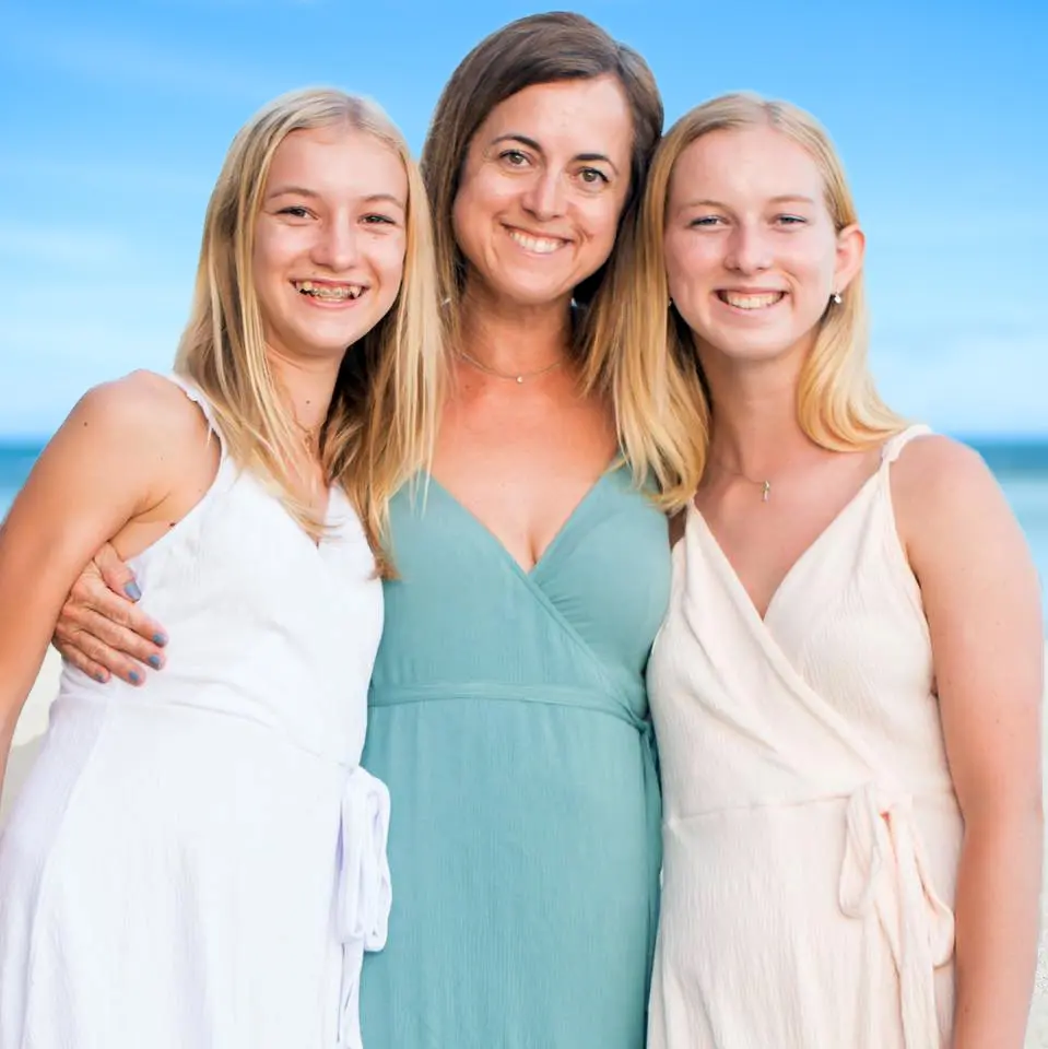 Fat Flush Success Story: Theresa Weekes and her two daughters